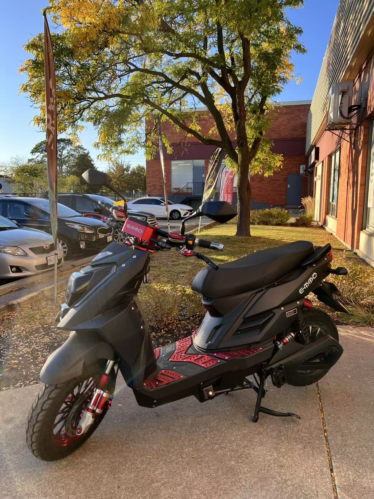 Koogo Electric Scooter (Showroom Demo) - Image 4